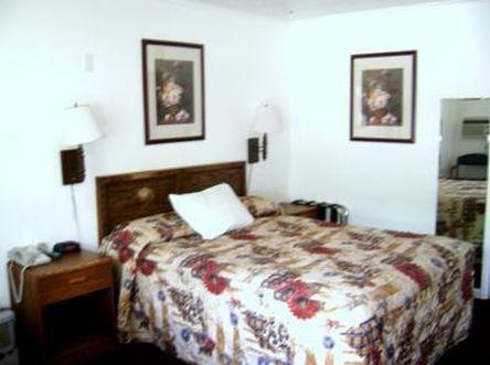 Executive Inn & Suites レイク・ビュー エクステリア 写真