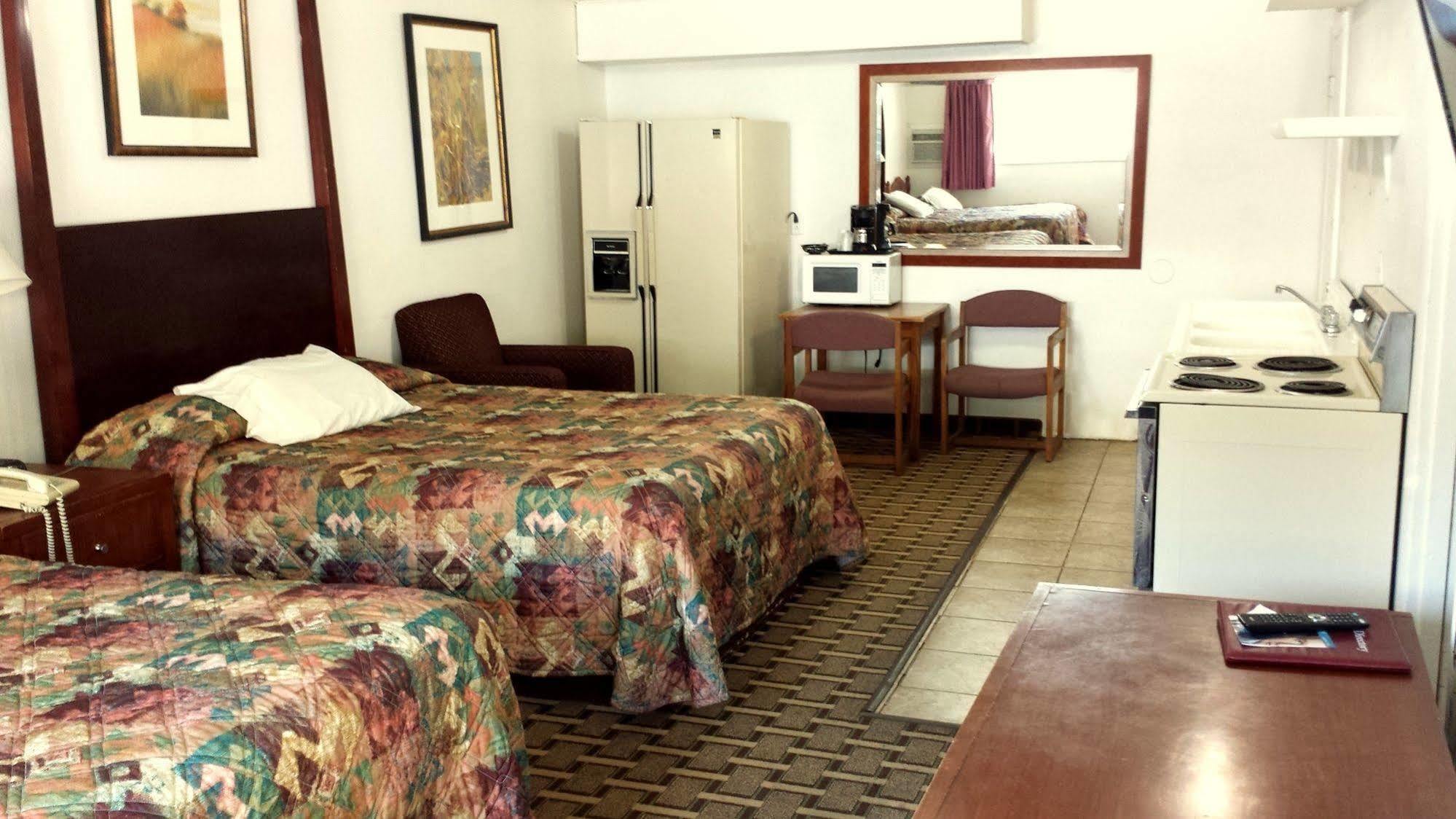 Executive Inn & Suites レイク・ビュー エクステリア 写真