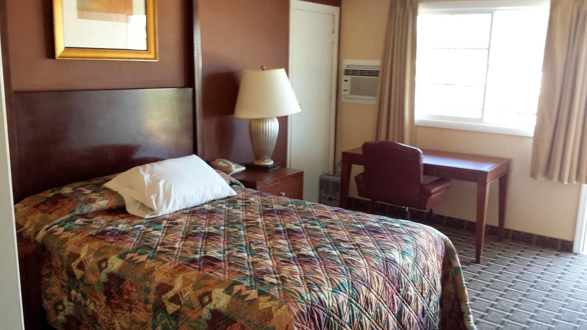 Executive Inn & Suites レイク・ビュー エクステリア 写真