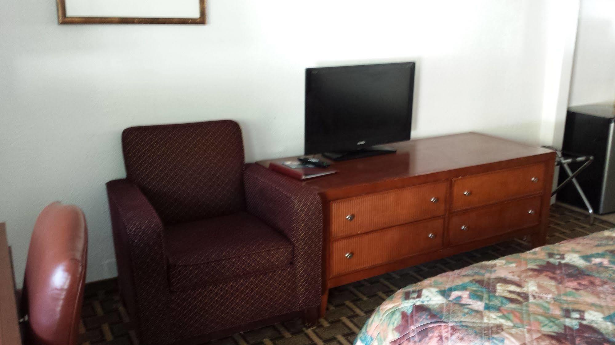 Executive Inn & Suites レイク・ビュー エクステリア 写真