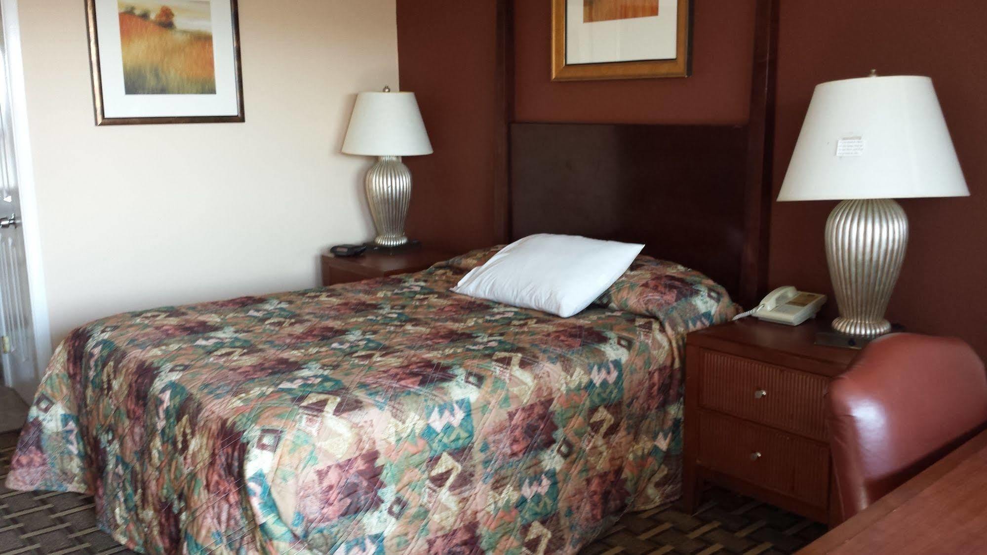 Executive Inn & Suites レイク・ビュー エクステリア 写真