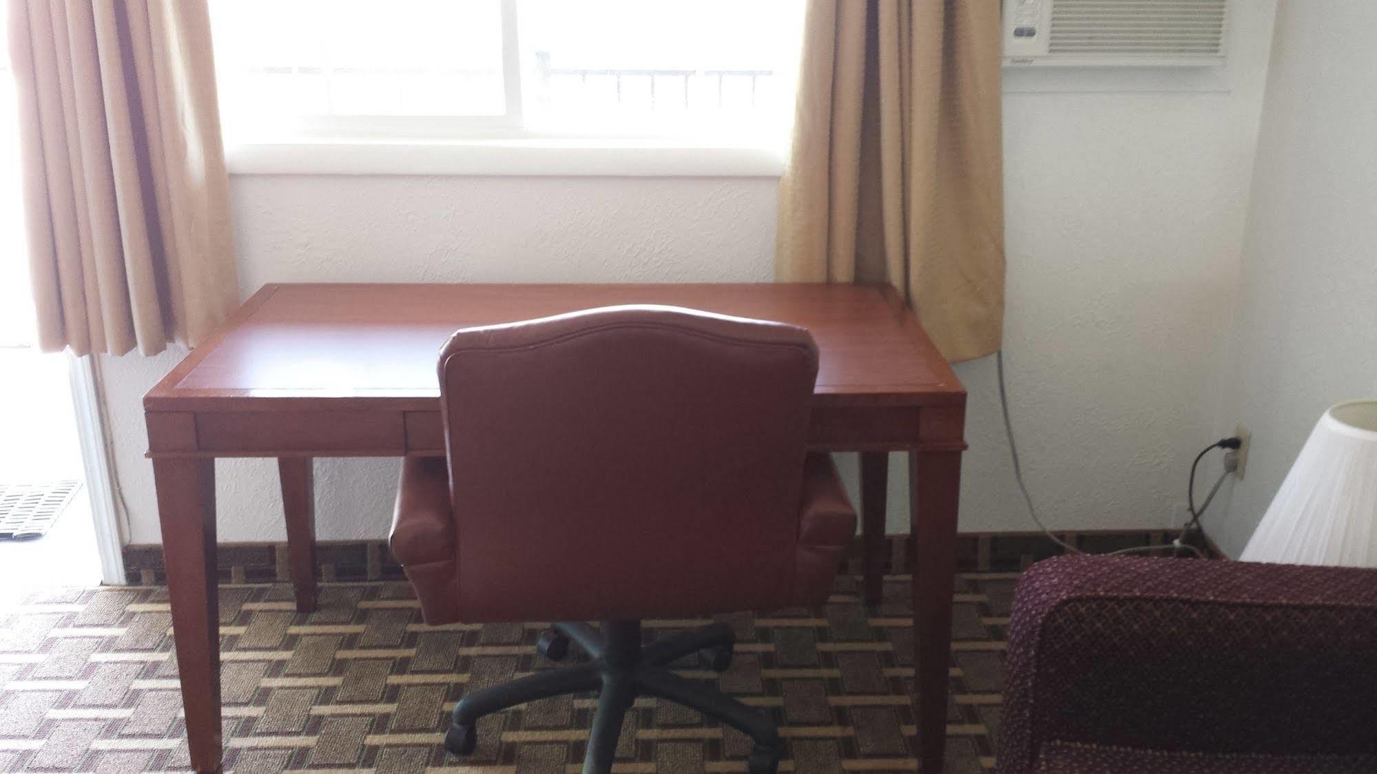 Executive Inn & Suites レイク・ビュー エクステリア 写真