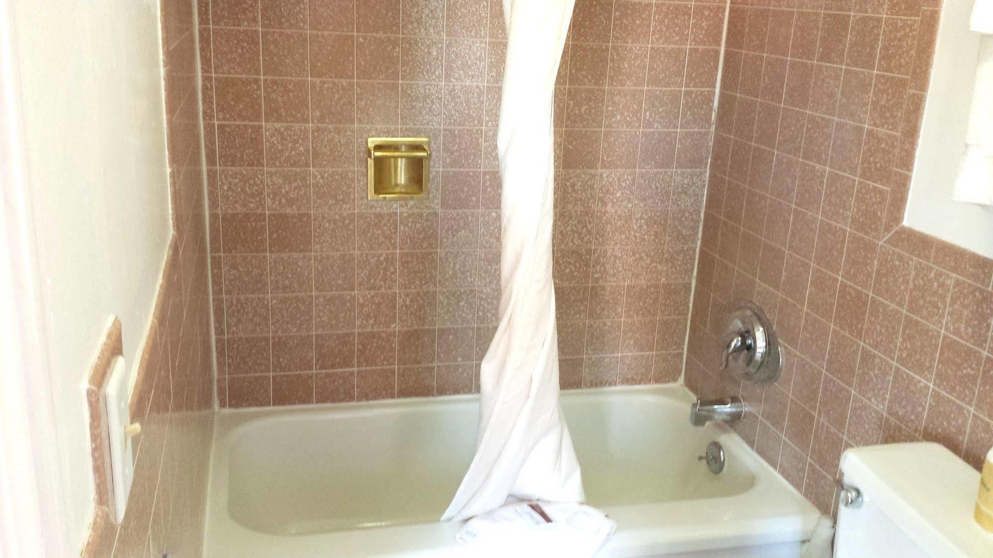 Executive Inn & Suites レイク・ビュー エクステリア 写真