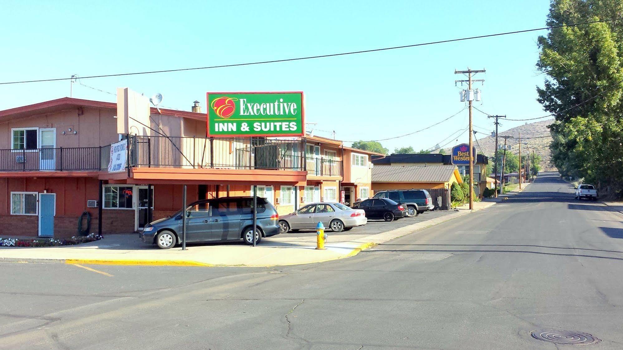 Executive Inn & Suites レイク・ビュー エクステリア 写真